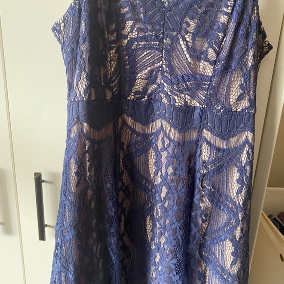 Blue lace dress - Picture 2 of 3
